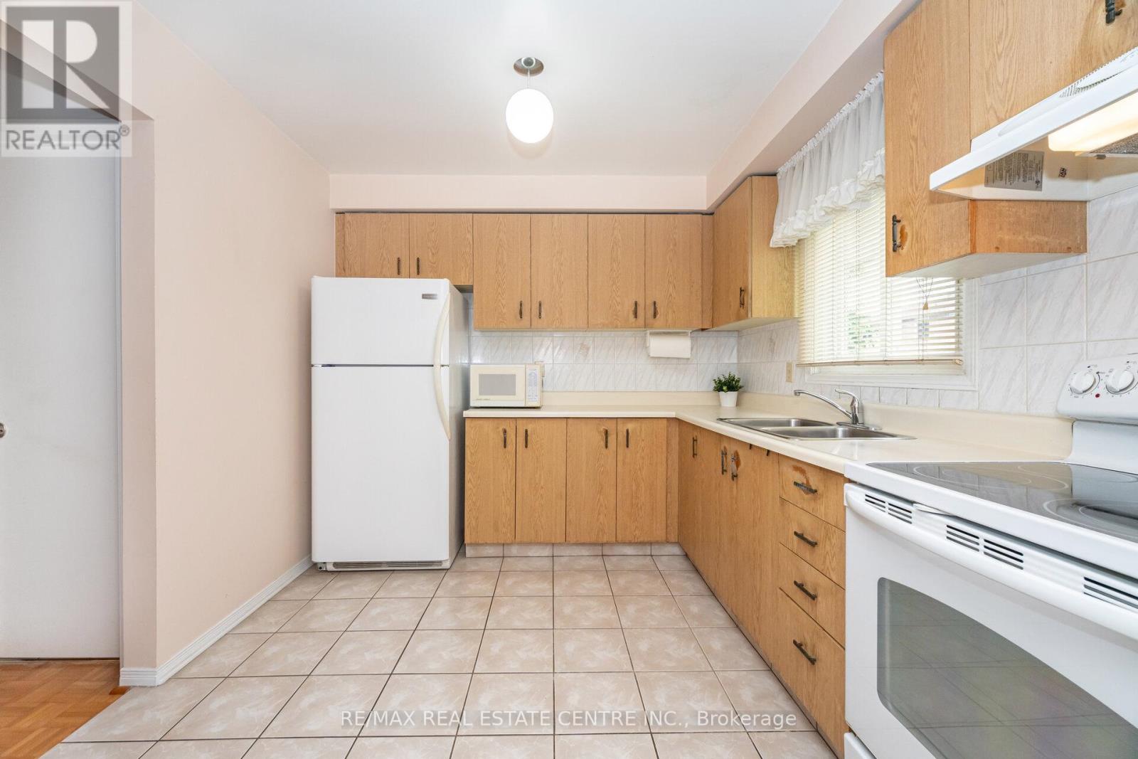 5113 Palomar Crescent, Mississauga (Hurontario), Ontario  L5R 2X5 - Photo 19 - W12415859