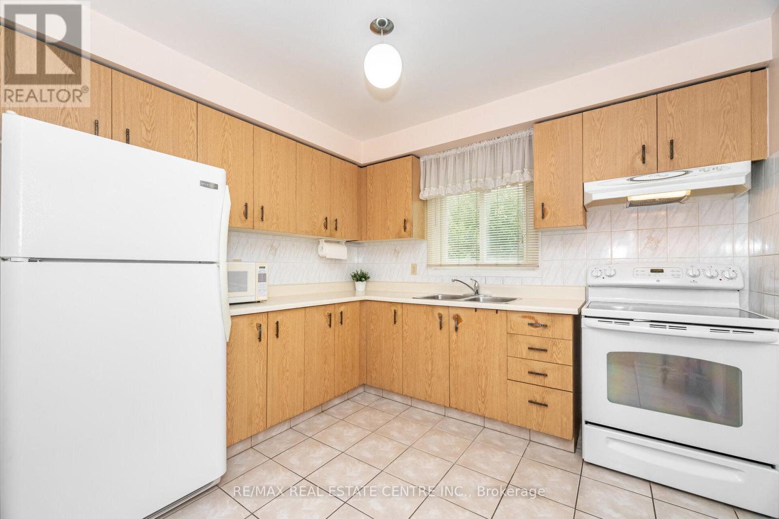 5113 Palomar Crescent, Mississauga (Hurontario), Ontario  L5R 2X5 - Photo 20 - W12415859