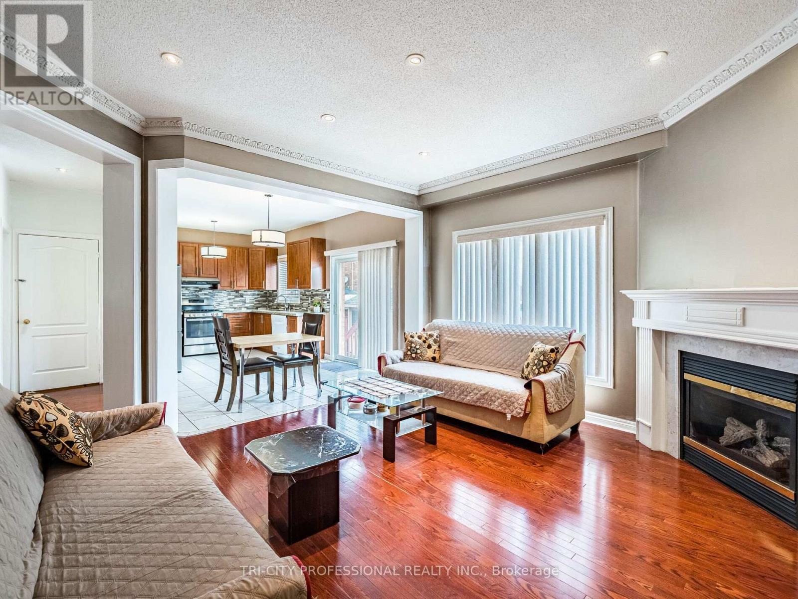 26 Tangleridge Boulevard, Brampton (Sandringham-Wellington), Ontario  L6R 2X5 - Photo 12 - W12415909