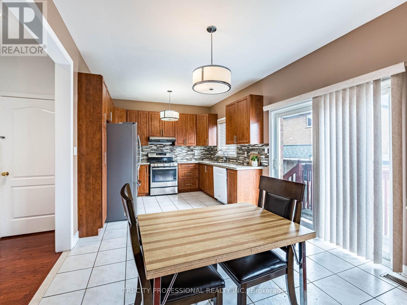 26 Tangleridge Boulevard, Brampton (Sandringham-Wellington), Ontario  L6R 2X5 - Photo 13 - W12415909