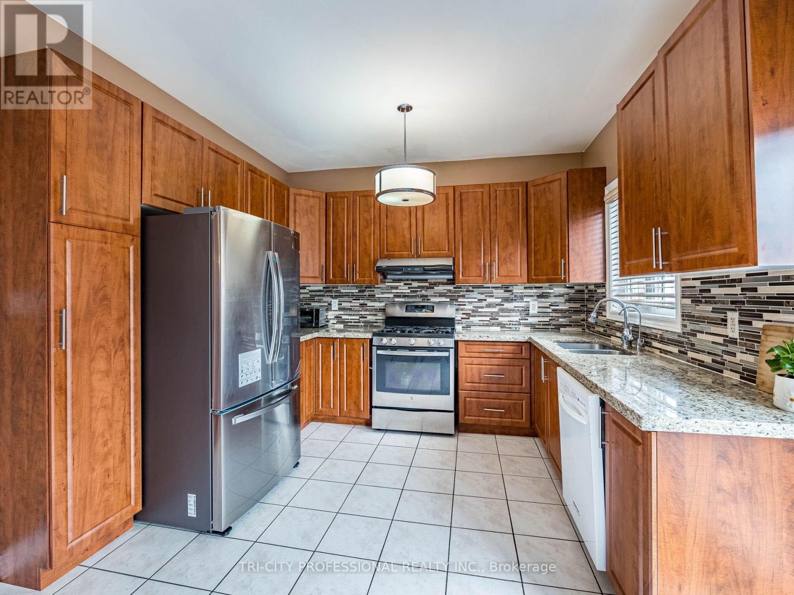 26 Tangleridge Boulevard, Brampton (Sandringham-Wellington), Ontario  L6R 2X5 - Photo 14 - W12415909