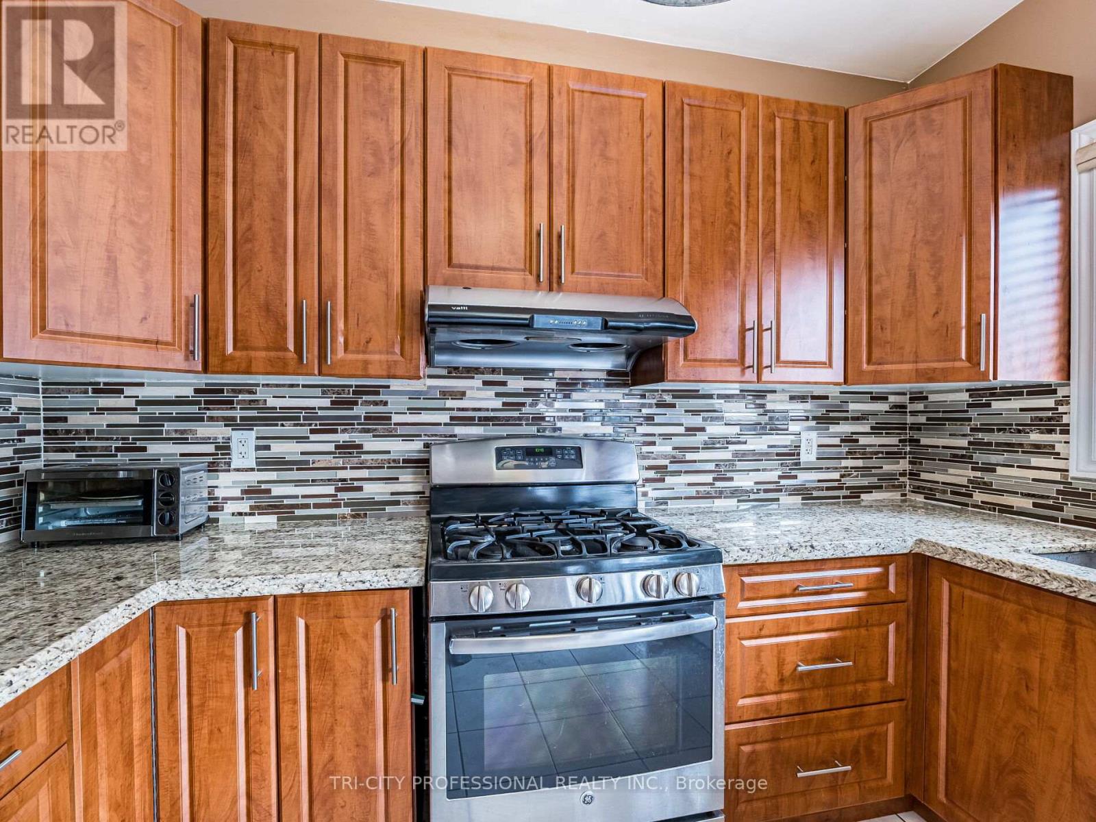 26 Tangleridge Boulevard, Brampton (Sandringham-Wellington), Ontario  L6R 2X5 - Photo 15 - W12415909