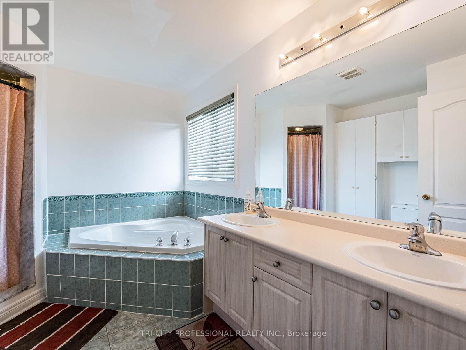 26 Tangleridge Boulevard, Brampton (Sandringham-Wellington), Ontario  L6R 2X5 - Photo 20 - W12415909