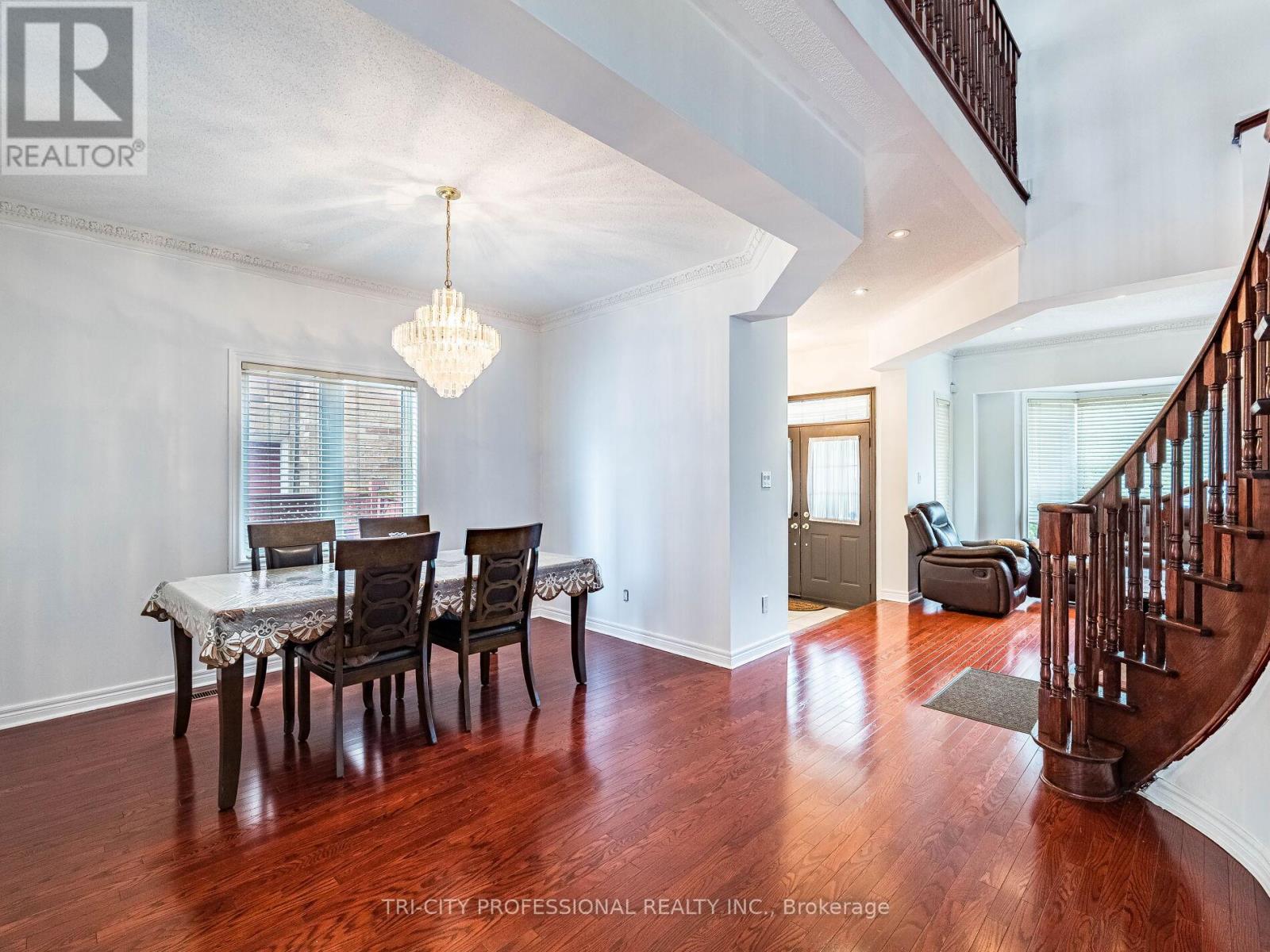 26 Tangleridge Boulevard, Brampton (Sandringham-Wellington), Ontario  L6R 2X5 - Photo 8 - W12415909