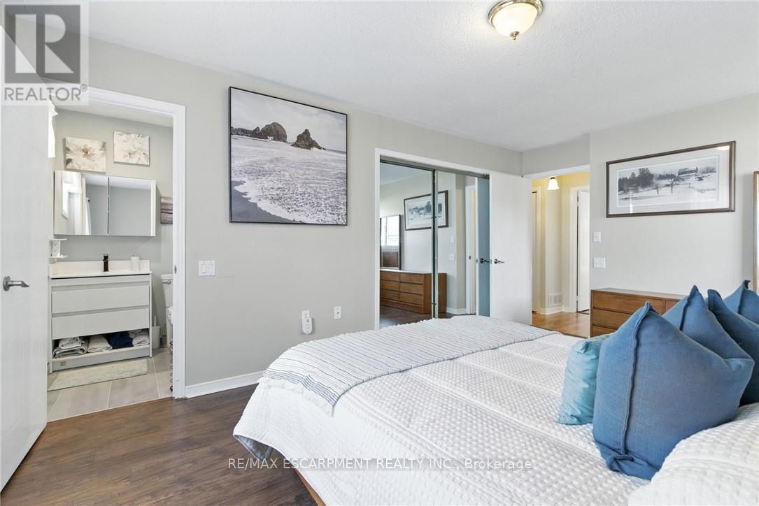 360 Silverbirch Boulevard, Hamilton, Ontario  L0R 1W0 - Photo 13 - X12415897