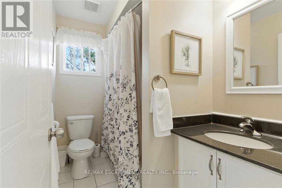 360 Silverbirch Boulevard, Hamilton, Ontario  L0R 1W0 - Photo 24 - X12415897