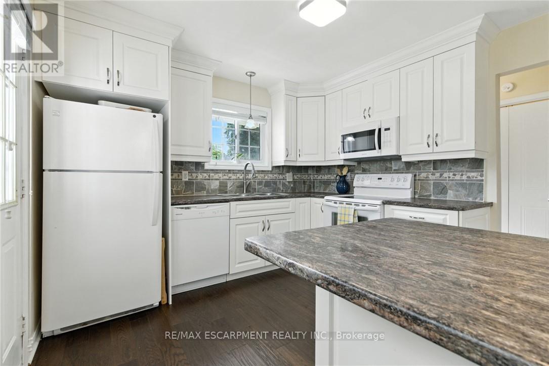 360 Silverbirch Boulevard, Hamilton, Ontario  L0R 1W0 - Photo 5 - X12415897