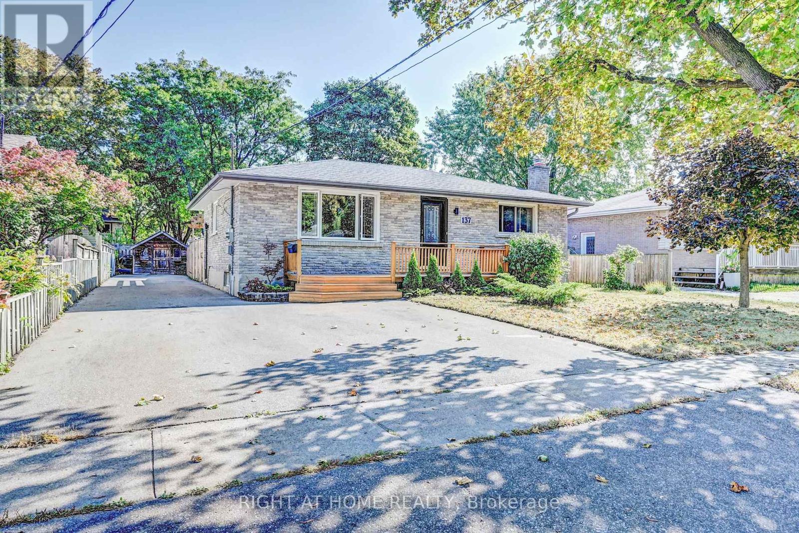 137 COUNTRY CLUB DRIVE, Guelph, Ontario