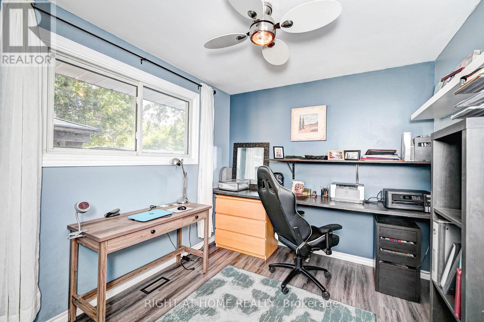 137 Country Club Drive, Guelph (Victoria North), Ontario  N1E 3K8 - Photo 21 - X12415905