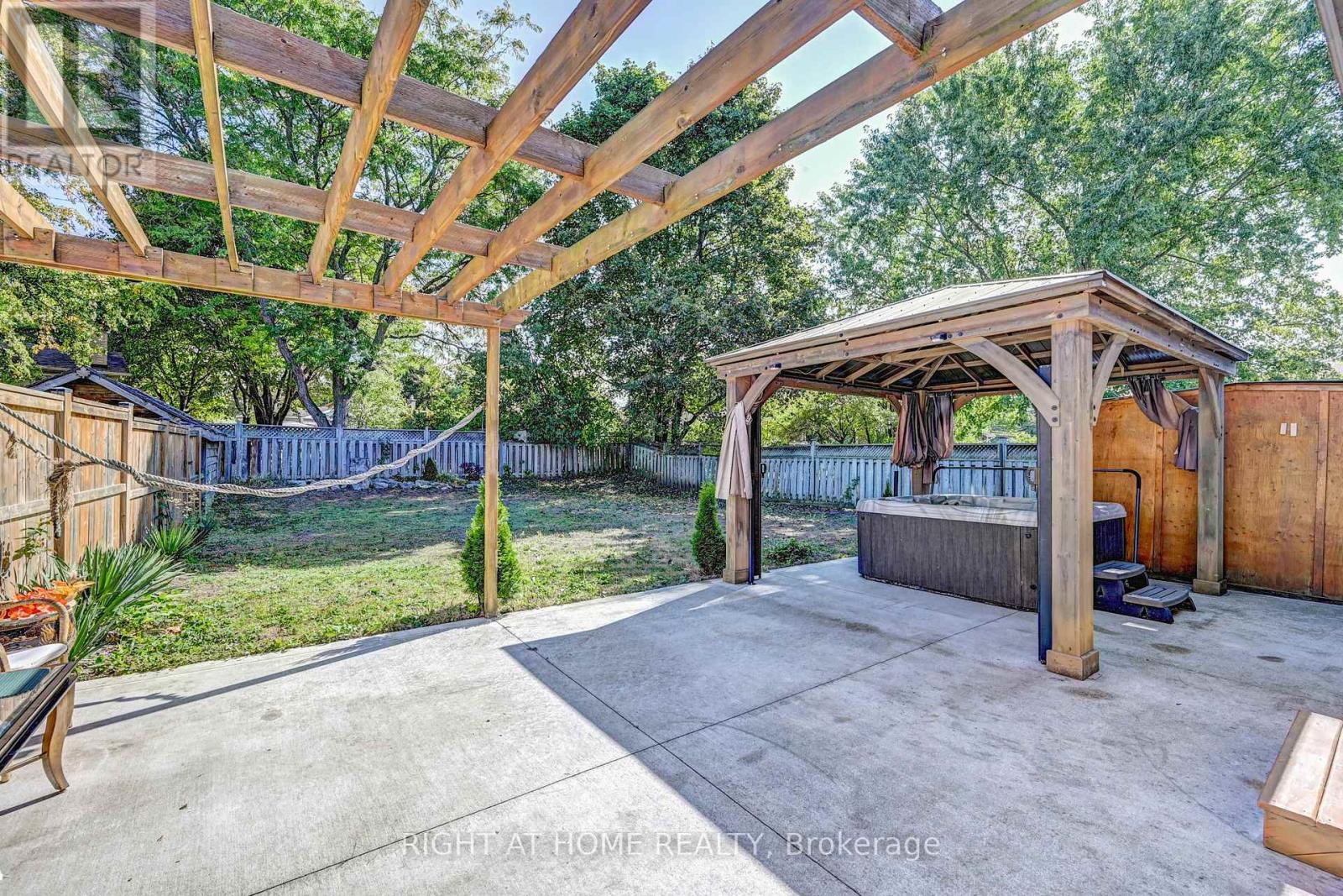 137 Country Club Drive, Guelph (Victoria North), Ontario  N1E 3K8 - Photo 27 - X12415905