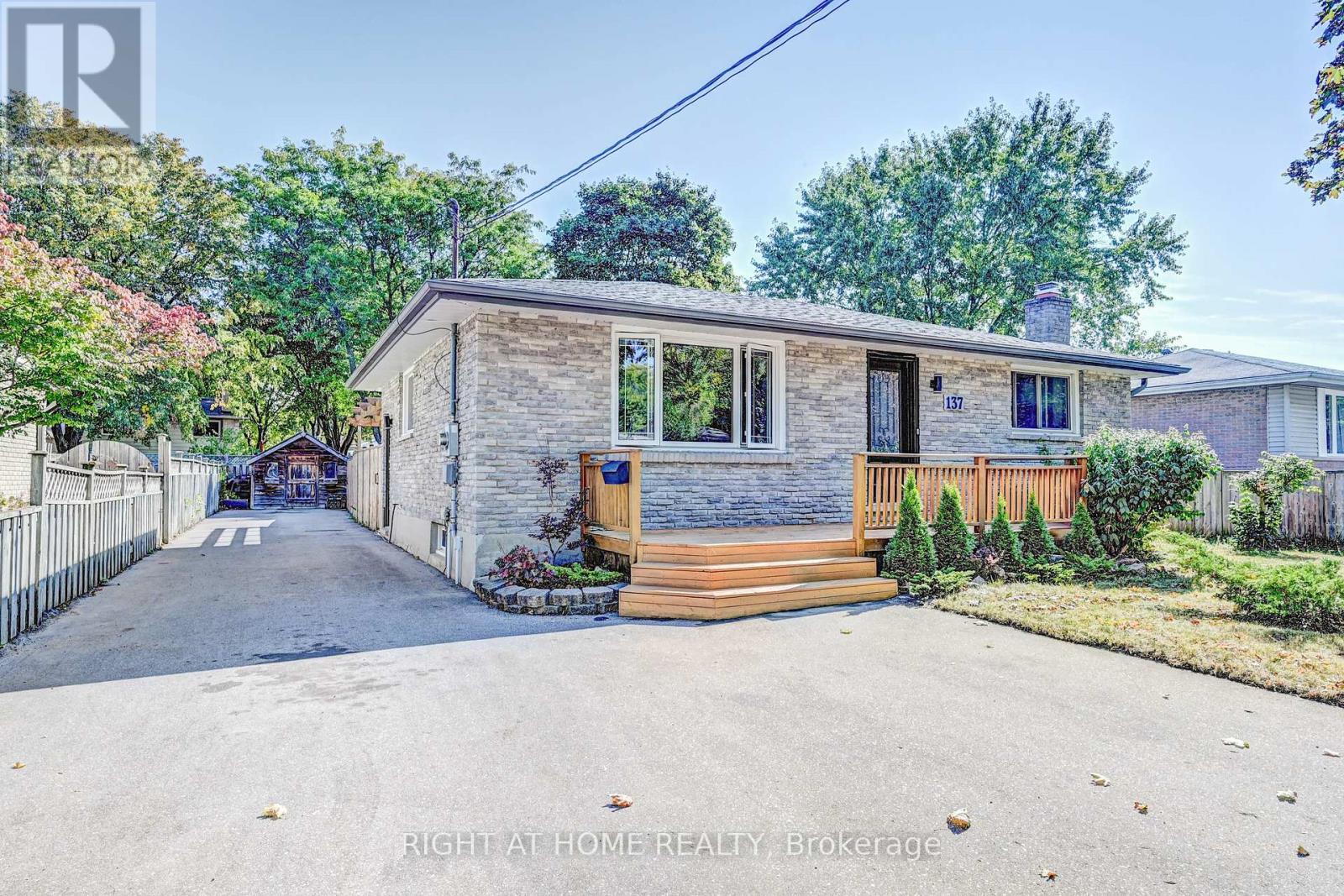 137 Country Club Drive, Guelph (Victoria North), Ontario  N1E 3K8 - Photo 3 - X12415905