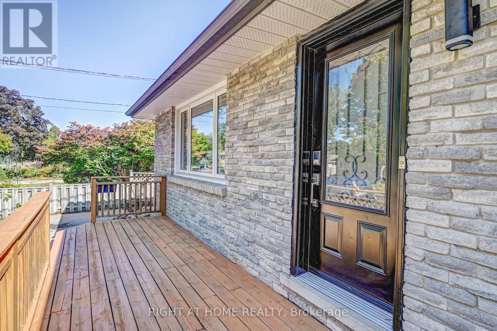 137 Country Club Drive, Guelph (Victoria North), Ontario  N1E 3K8 - Photo 4 - X12415905
