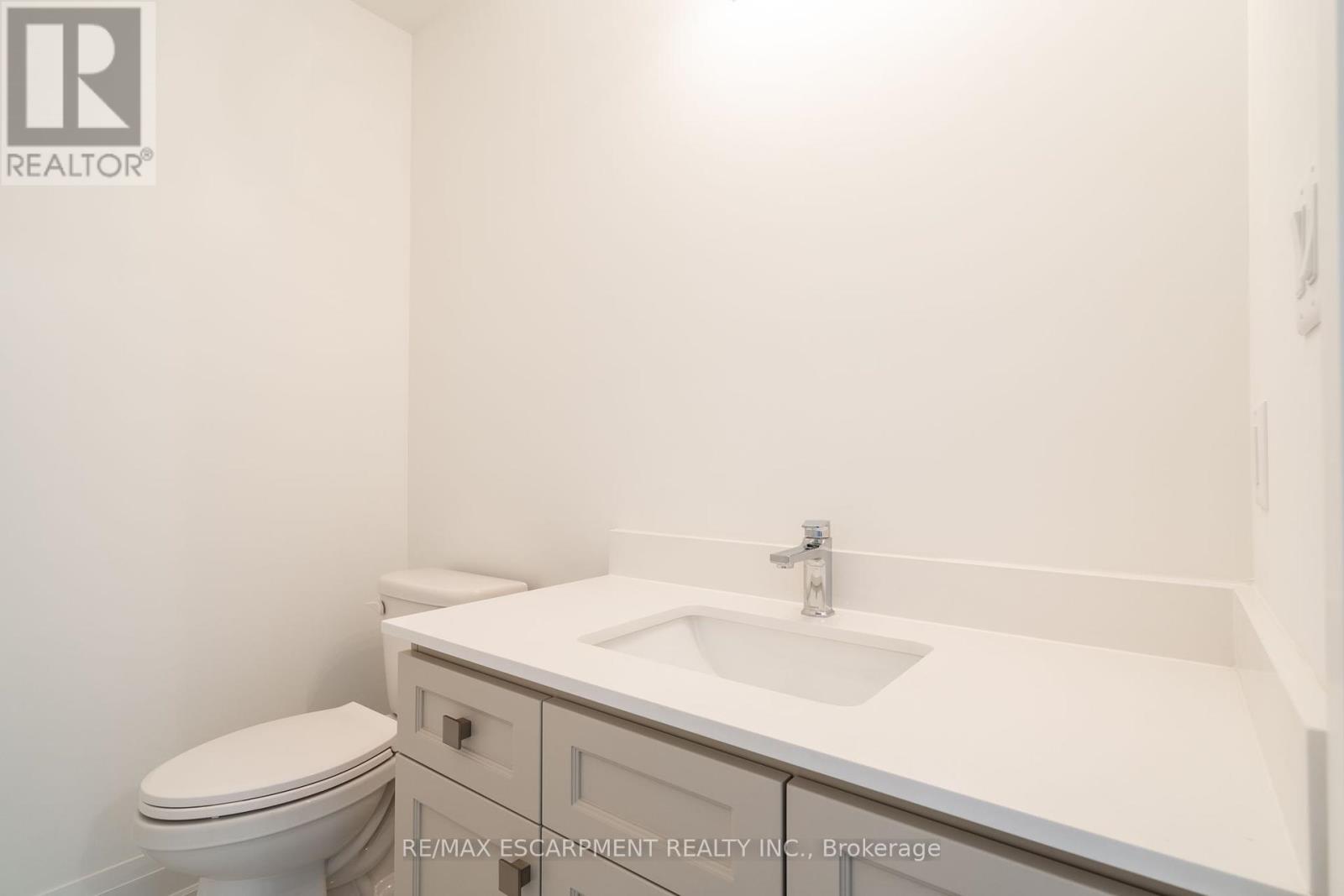 20 Clear Valley Lane, Hamilton, Ontario  L0R 1W0 - Photo 6 - X12415915