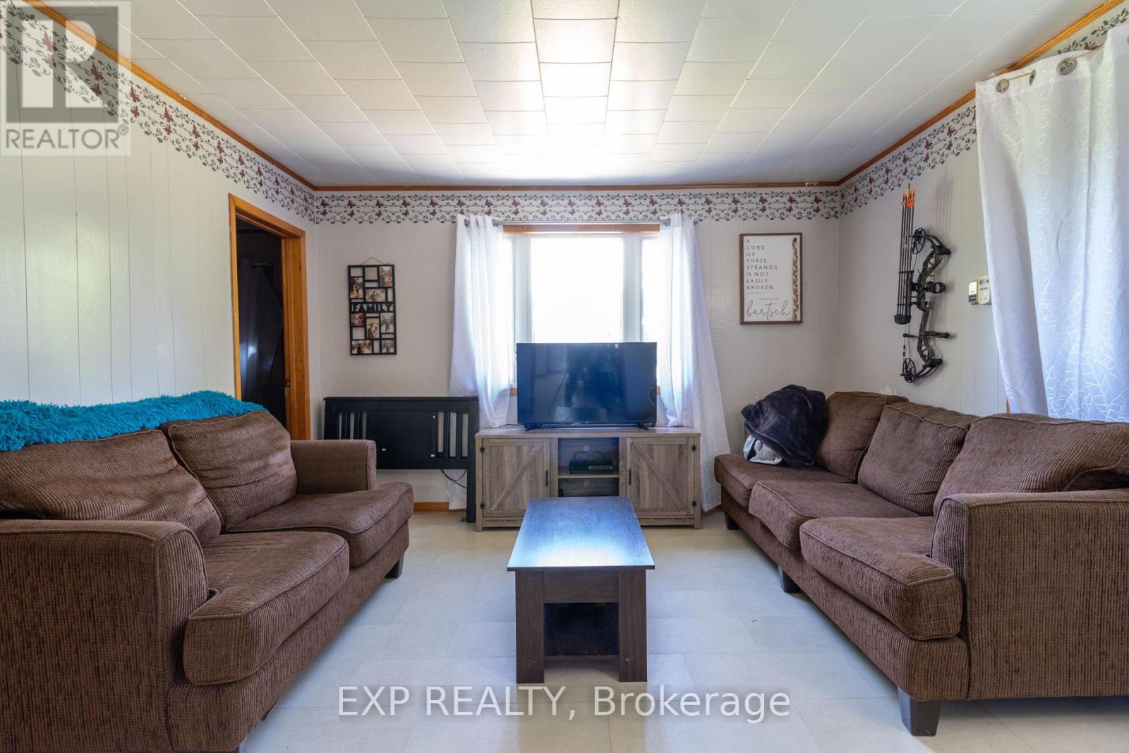 926 Fairground Road, Norfolk, Ontario  N0E 1G0 - Photo 8 - X12415920