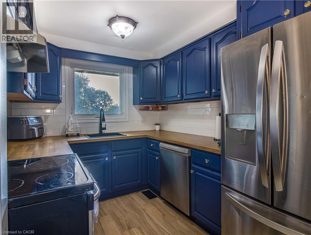 Property at 19 GREENDALE Crescent image 3