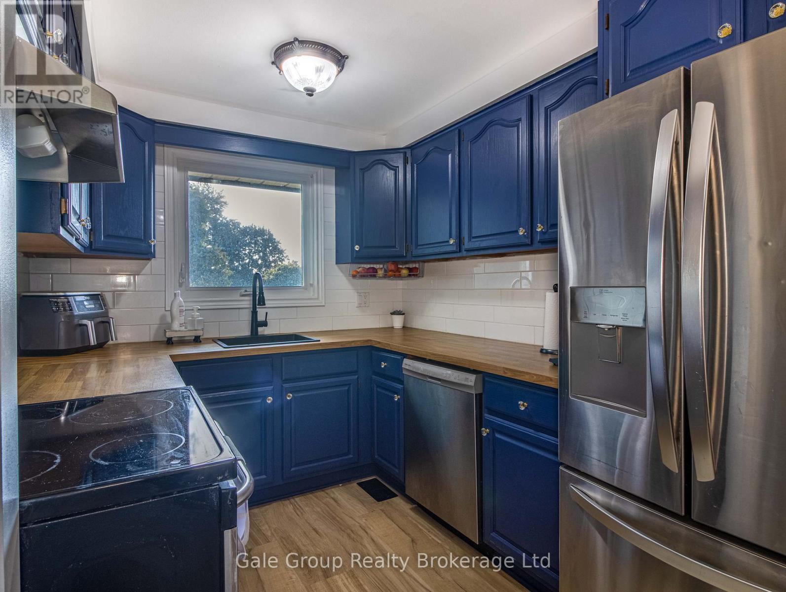 Property at 19 GREENDALE CRESCENT image 2