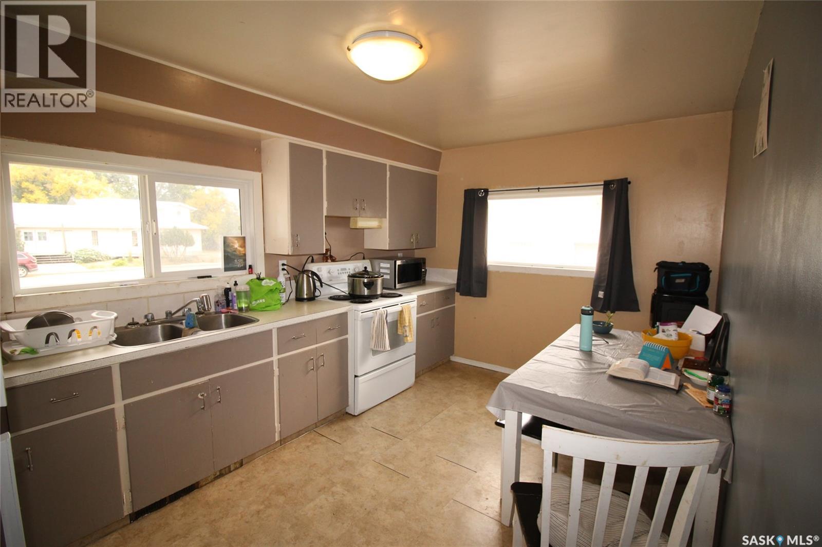 138 Redcoat Drive, Eastend, Saskatchewan  S0N 0T0 - Photo 2 - SK018841