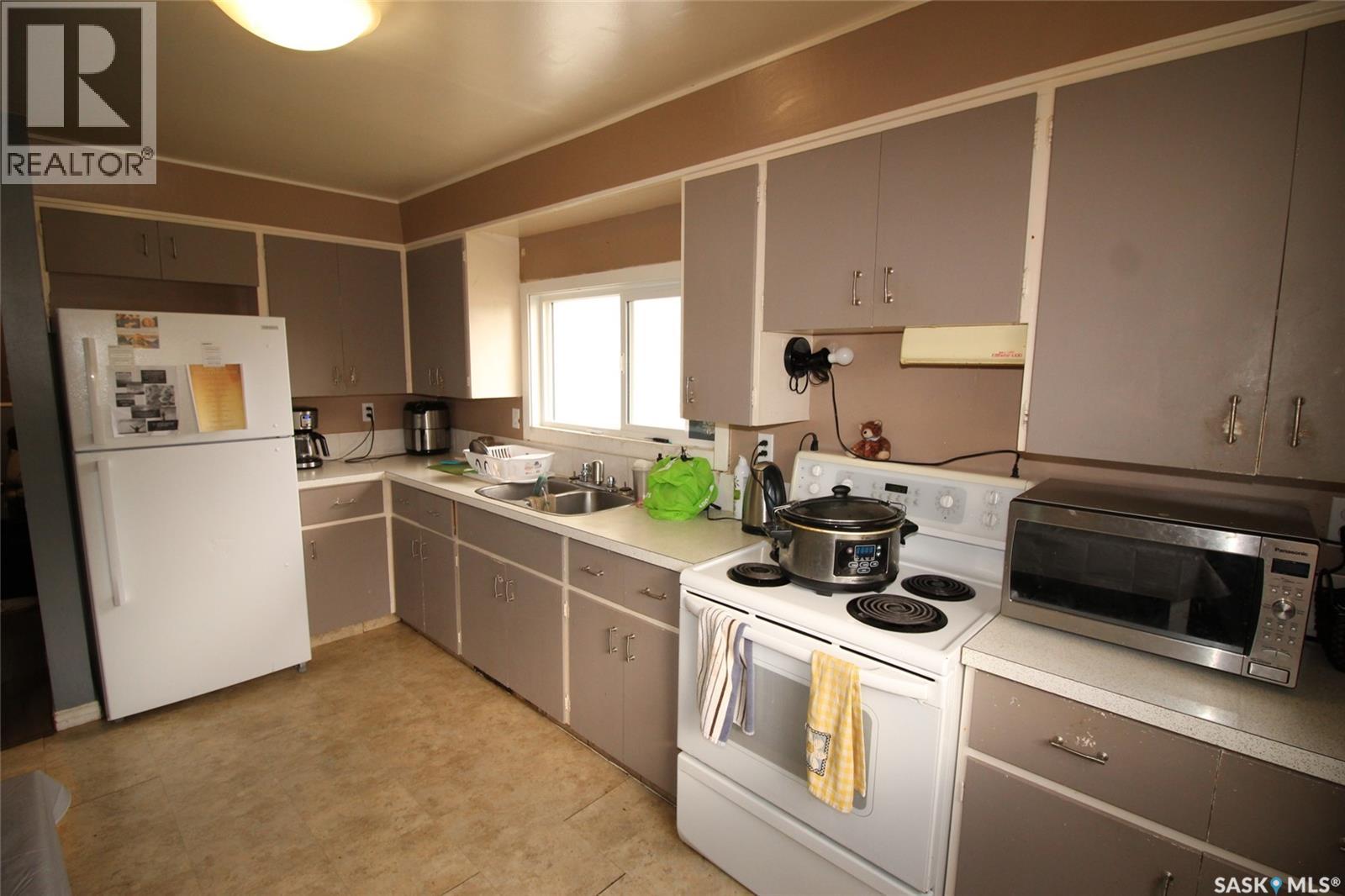 138 Redcoat Drive, Eastend, Saskatchewan  S0N 0T0 - Photo 3 - SK018841