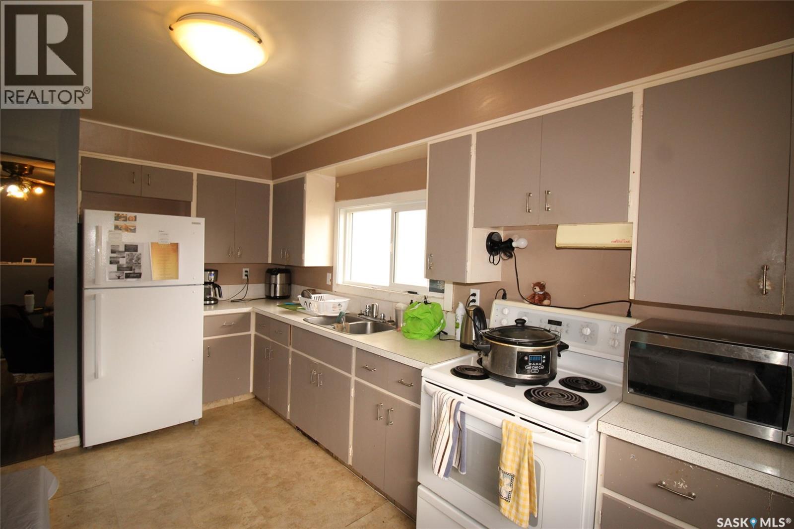 138 Redcoat Drive, Eastend, Saskatchewan  S0N 0T0 - Photo 6 - SK018841