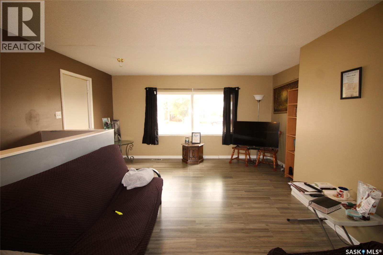 138 Redcoat Drive, Eastend, Saskatchewan  S0N 0T0 - Photo 8 - SK018841