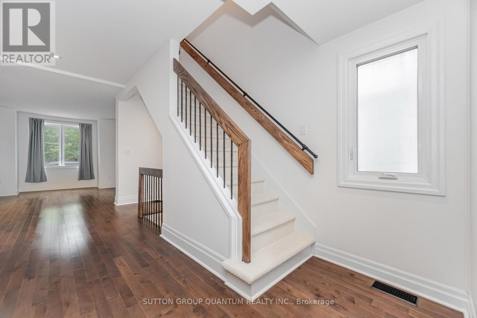43 Woodbine Crescent E, Hamilton, Ontario  L5H 4K8 - Photo 18 - X12415669