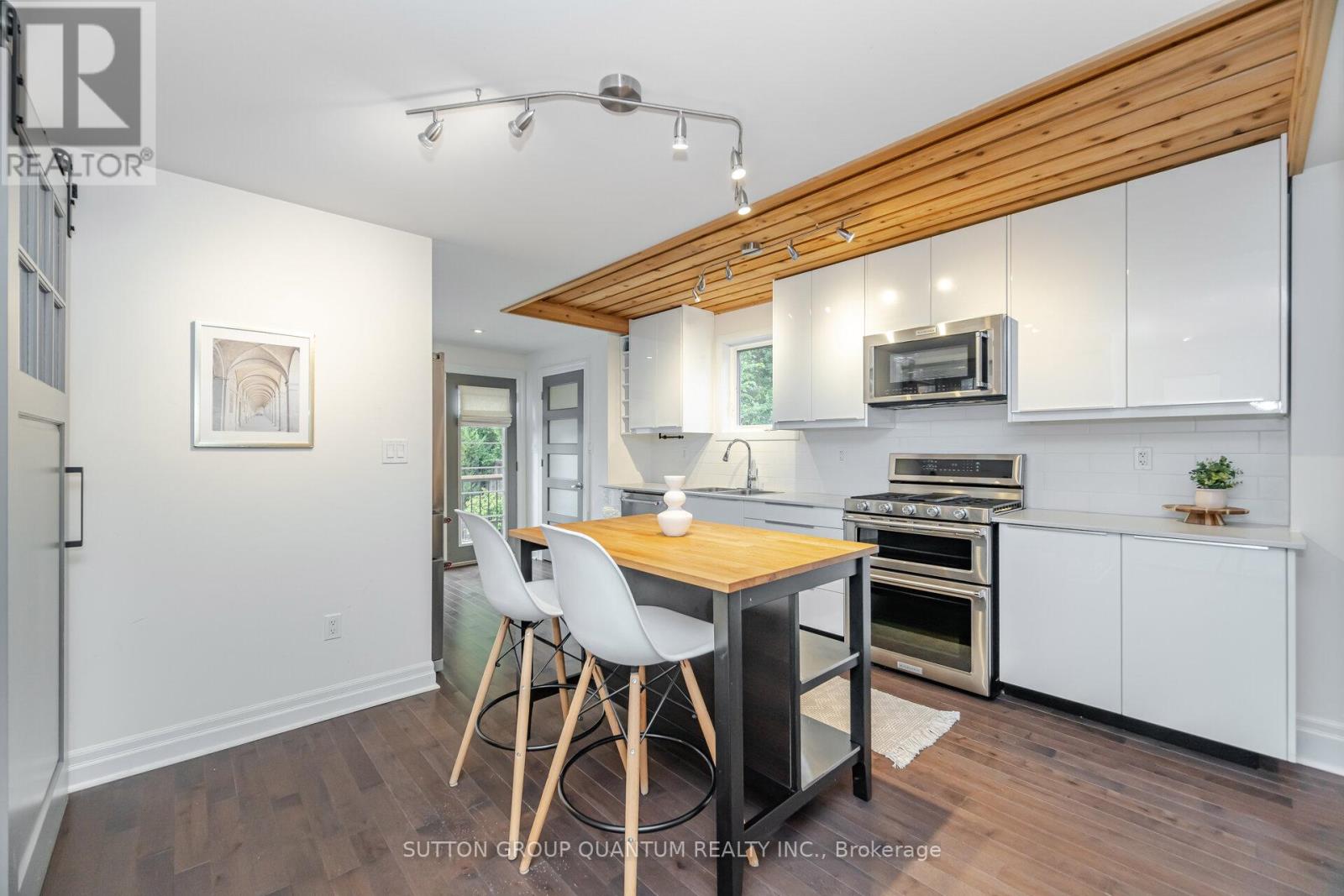 43 Woodbine Crescent E, Hamilton, Ontario  L5H 4K8 - Photo 12 - X12415669