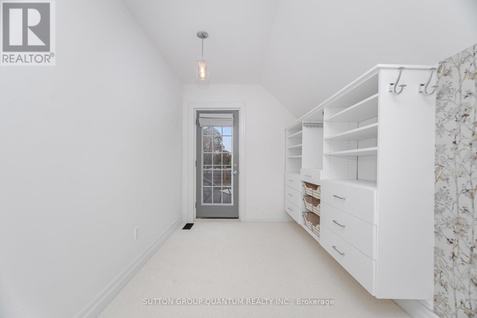 43 Woodbine Crescent E, Hamilton, Ontario  L5H 4K8 - Photo 22 - X12415669