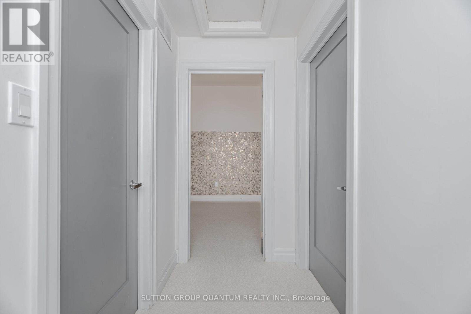 43 Woodbine Crescent E, Hamilton, Ontario  L5H 4K8 - Photo 19 - X12415669