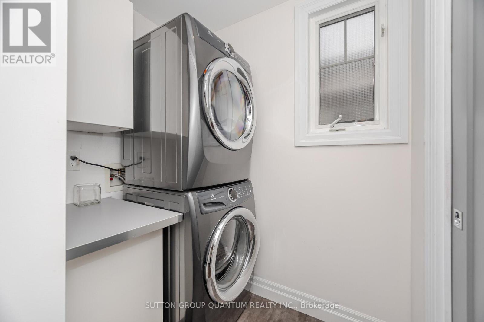 43 Woodbine Crescent E, Hamilton, Ontario  L5H 4K8 - Photo 16 - X12415669