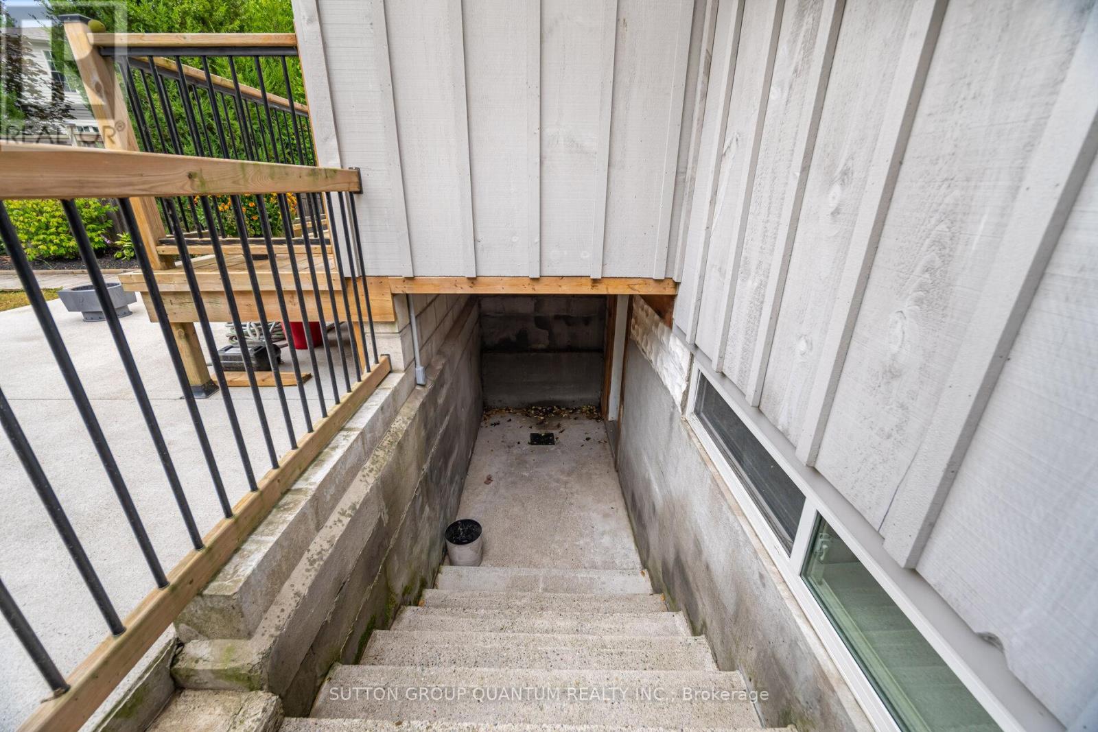 43 Woodbine Crescent E, Hamilton, Ontario  L5H 4K8 - Photo 36 - X12415669
