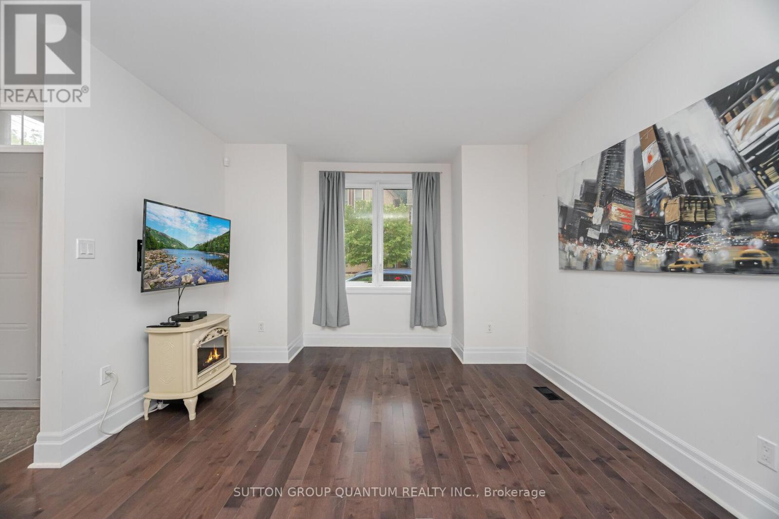 43 Woodbine Crescent E, Hamilton, Ontario  L5H 4K8 - Photo 6 - X12415669