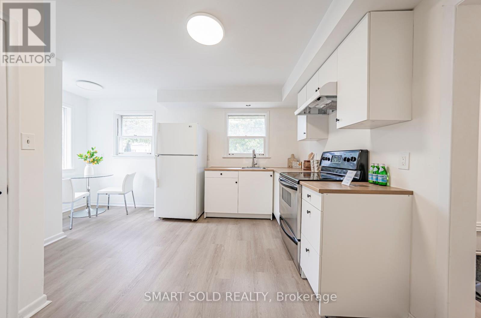 81 Maxome Avenue, Toronto, Ontario  M2M 3K2 - Photo 5 - C12414105
