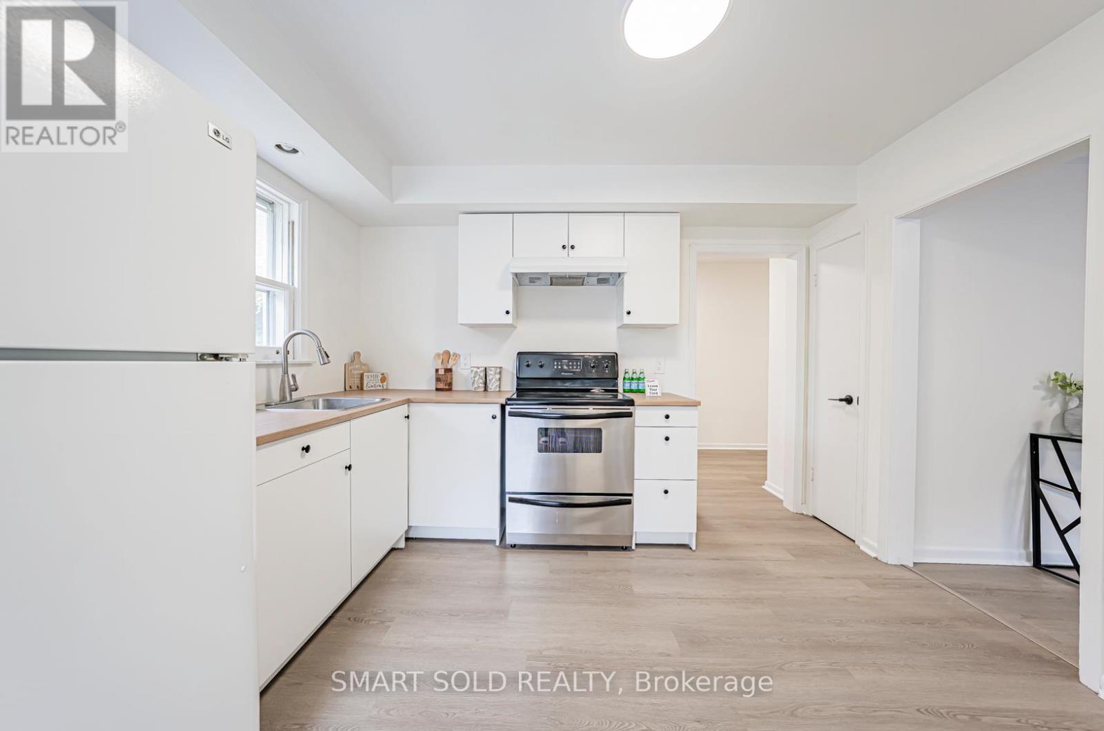 81 Maxome Avenue, Toronto, Ontario  M2M 3K2 - Photo 6 - C12414105