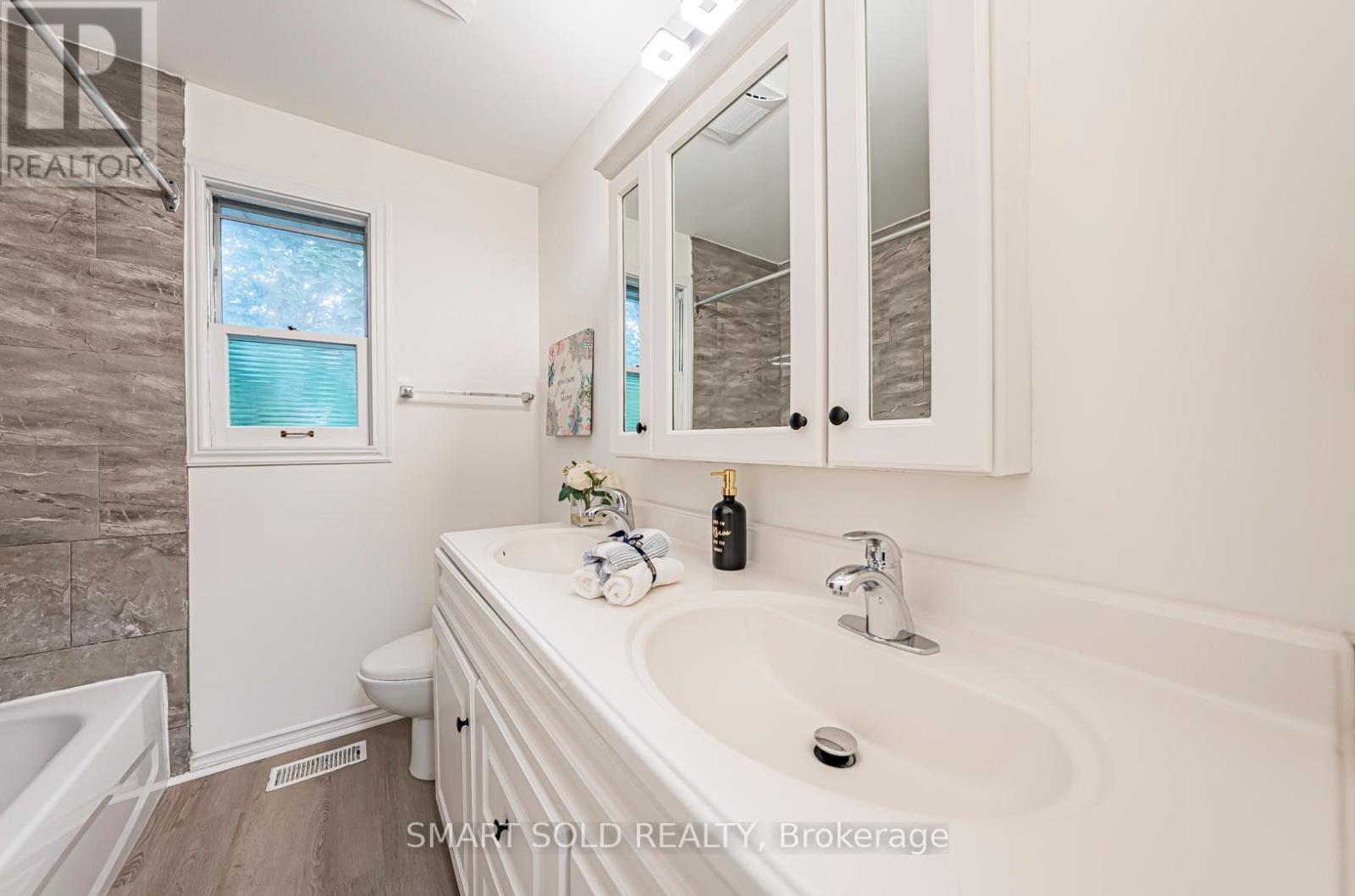 81 Maxome Avenue, Toronto, Ontario  M2M 3K2 - Photo 15 - C12414105