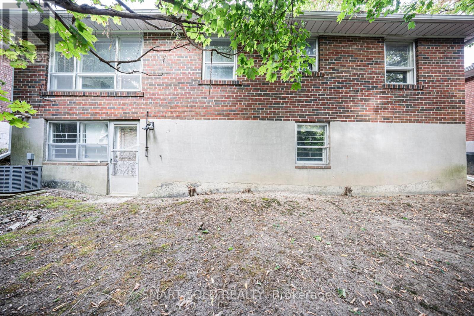 81 Maxome Avenue, Toronto, Ontario  M2M 3K2 - Photo 22 - C12414105