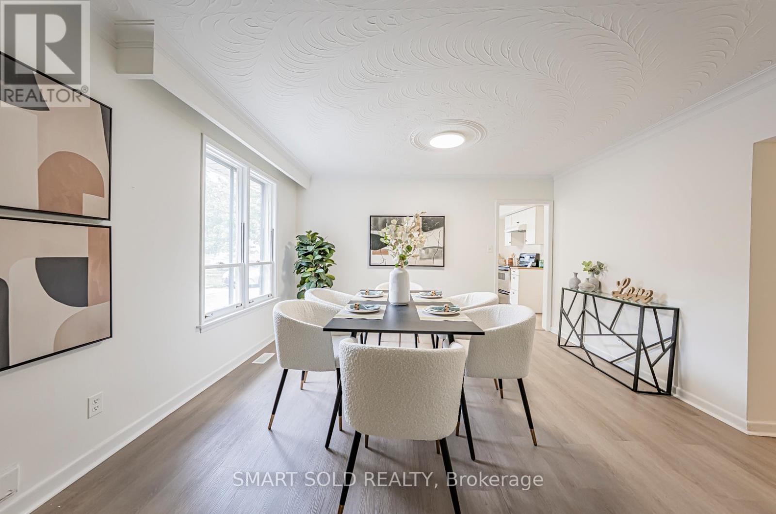 81 Maxome Avenue, Toronto, Ontario  M2M 3K2 - Photo 9 - C12414105