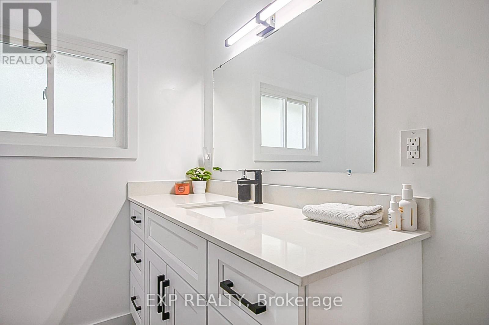 62 Owen Place, Hamilton (Greenford), Ontario  L8G 2H2 - Photo 40 - X12387073