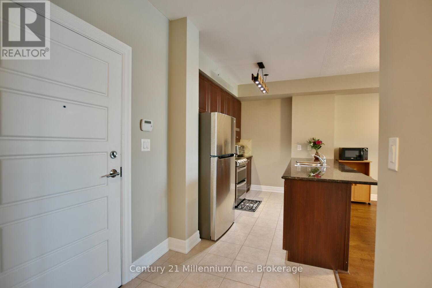 208 - 1 Shipyard Lane, Collingwood, Ontario  L9Y 0W2 - Photo 12 - S12416086