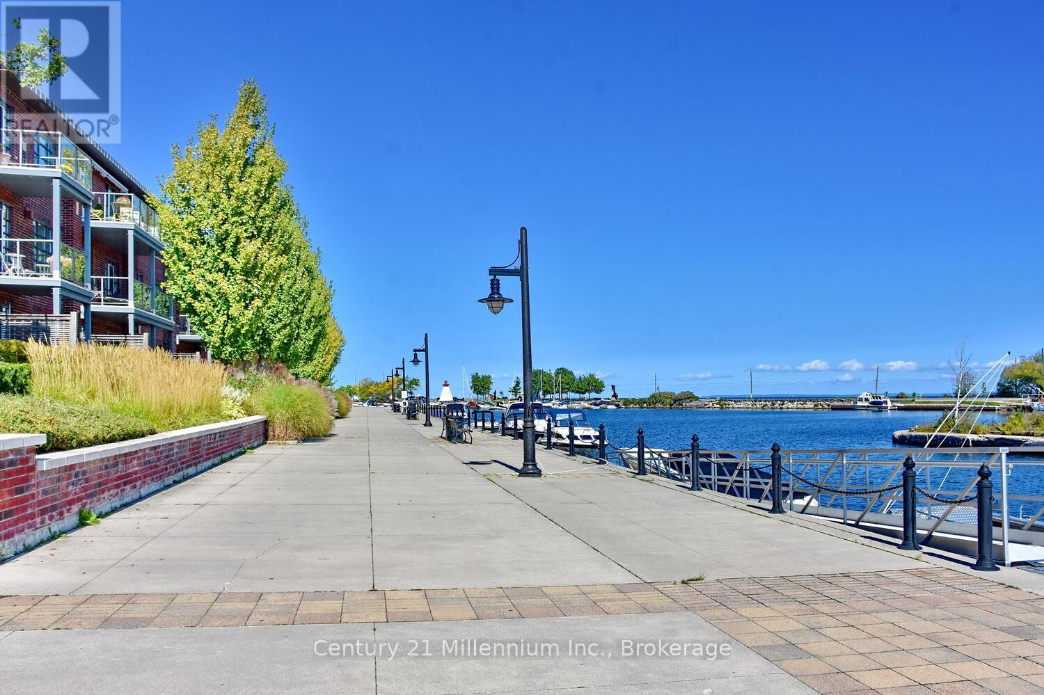 208 - 1 Shipyard Lane, Collingwood, Ontario  L9Y 0W2 - Photo 4 - S12416086