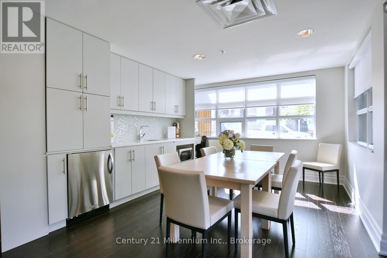 208 - 1 Shipyard Lane, Collingwood, Ontario  L9Y 0W2 - Photo 47 - S12416086