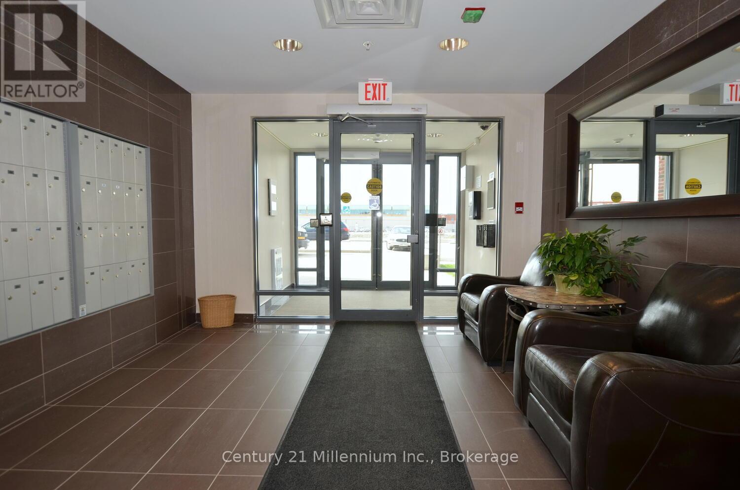 208 - 1 Shipyard Lane, Collingwood, Ontario  L9Y 0W2 - Photo 5 - S12416086