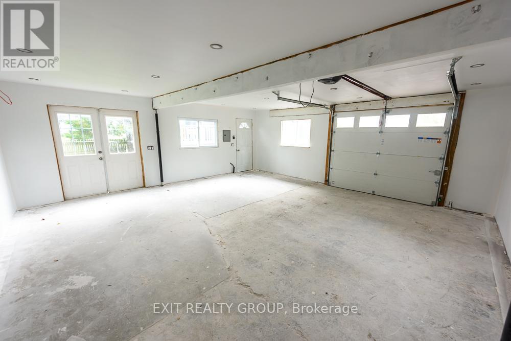 250 Ashley Street, Belleville, Ontario  K0K 2B0 - Photo 4 - X12416102