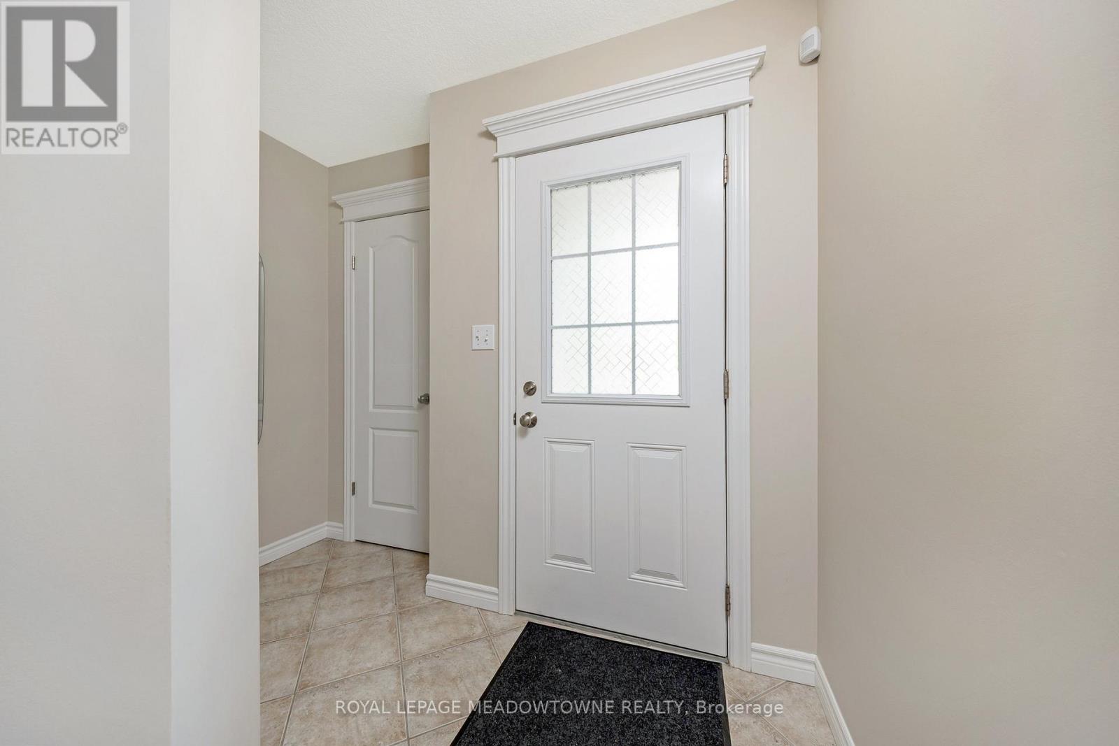324 Severn Drive, Guelph, Ontario  N1E 0E9 - Photo 4 - X12415899