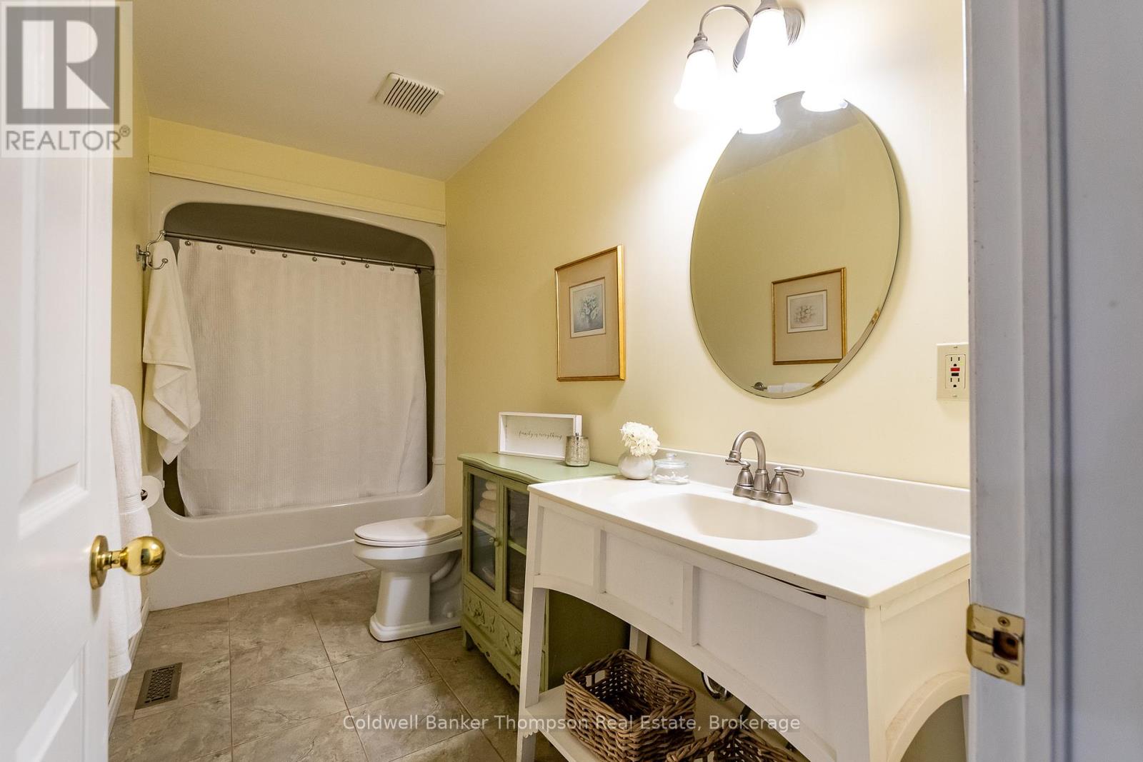 22 Jenner Court, Huntsville, Ontario  P0B 1L0 - Photo 18 - X12416033