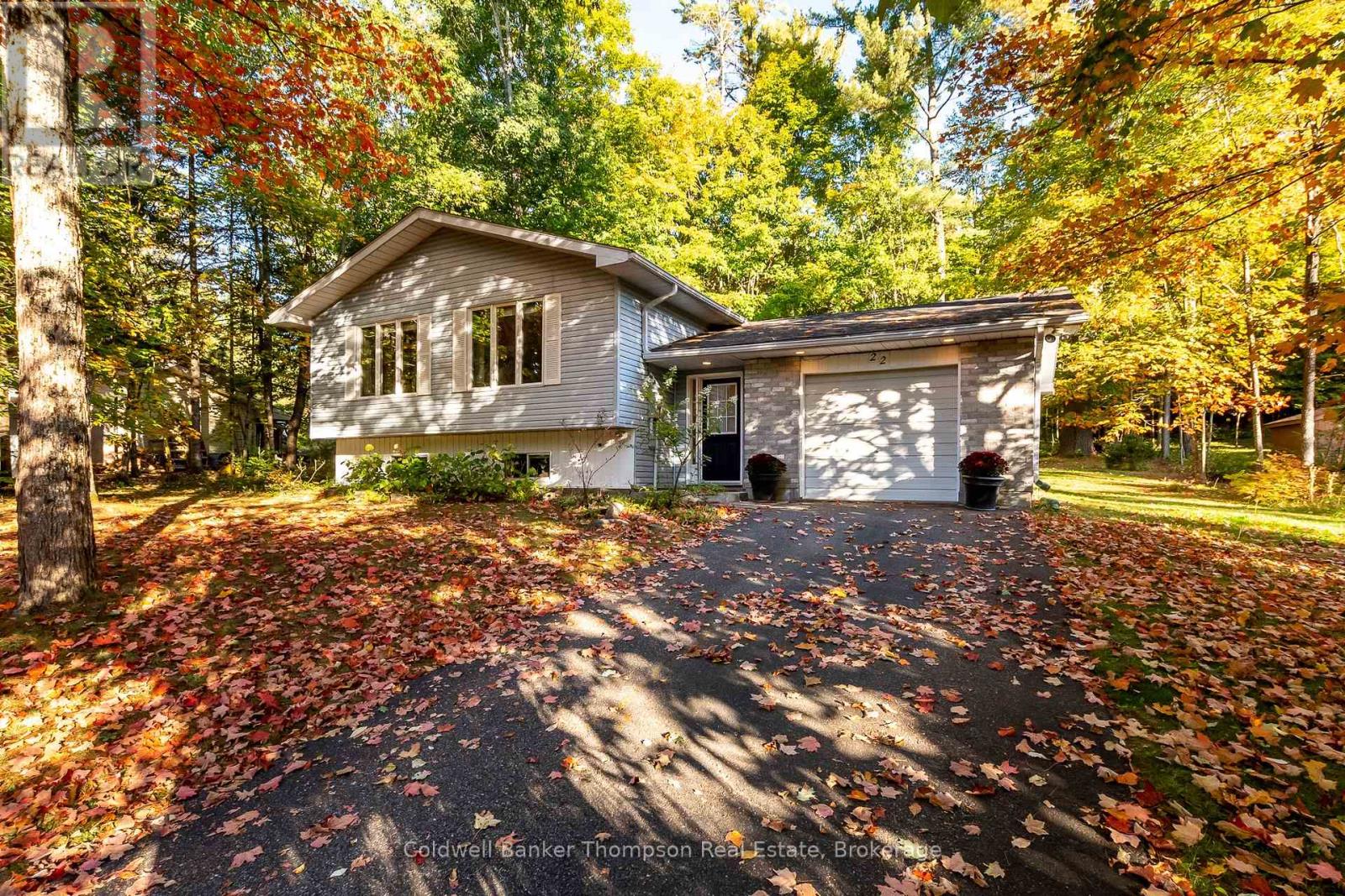 22 Jenner Court, Huntsville, Ontario  P0B 1L0 - Photo 2 - X12416033