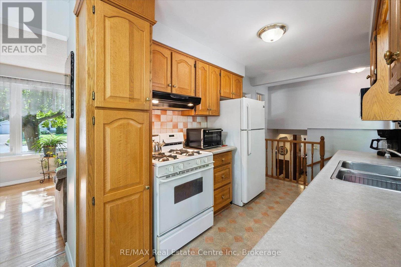 33 Hastings Boulevard, Guelph, Ontario  N1E 4G3 - Photo 6 - X12416133