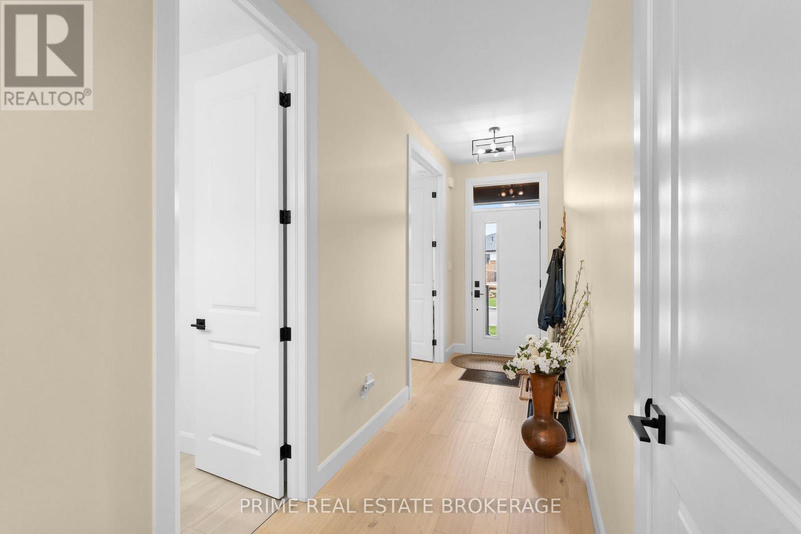 3 - 106 Coastal Crescent, Lambton Shores, Ontario  N0M 1T0 - Photo 4 - X12416005