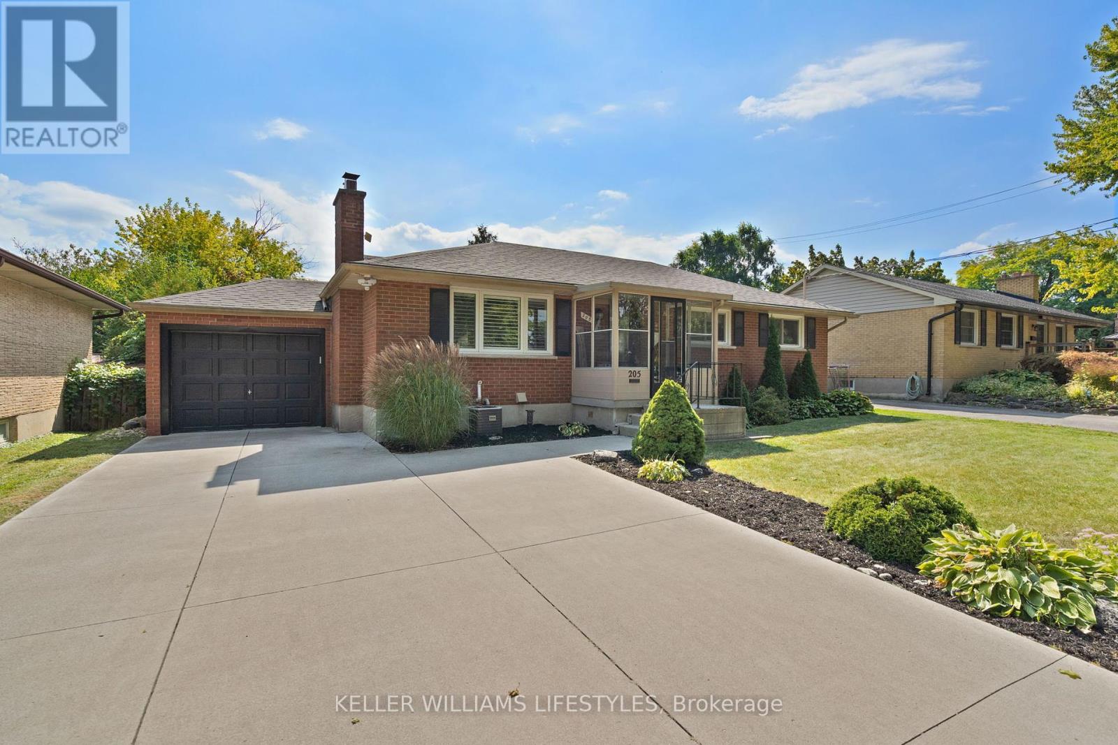 205 Gladman Avenue, London South, Ontario  N6J 1X6 - Photo 1 - X12416007