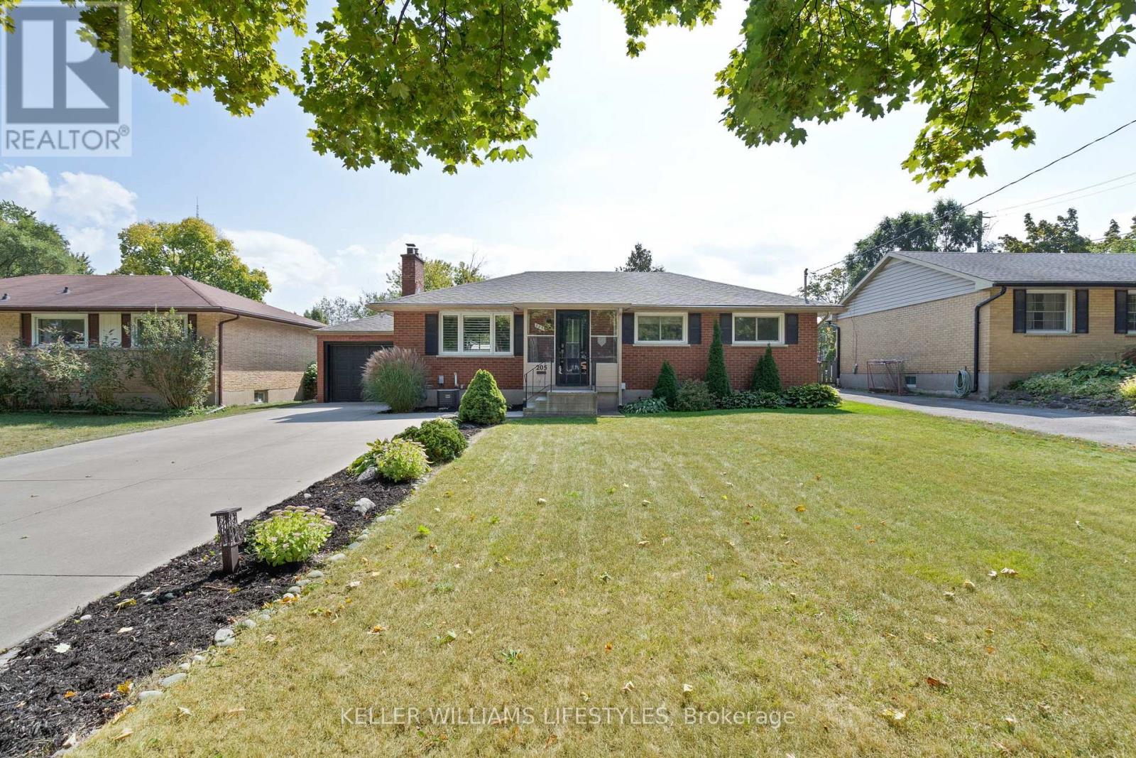 205 Gladman Avenue, London South, Ontario  N6J 1X6 - Photo 3 - X12416007