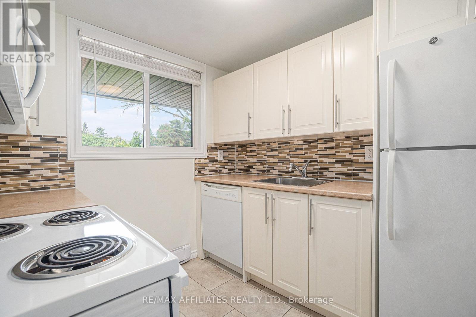 114 - 6532 Bilberry Drive, Ottawa, Ontario  K1C 4N9 - Photo 11 - X12415994